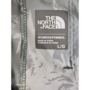 The North Face Camo Light Weight Women's Jacket. Size Large Very‎ Nice And...